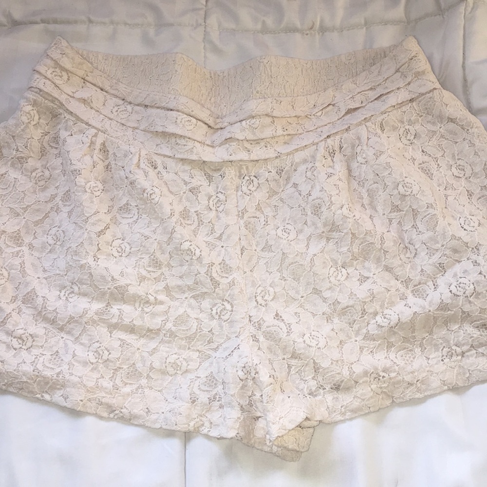 LACED SHORTS